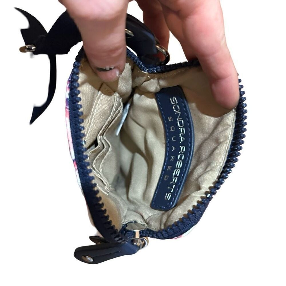 Sondra Robert’s Crossbody - Picture 3 of 4